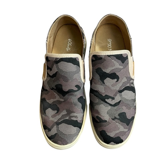 Olukai Pehuea Pai camo slip on shoes 9.5 - Picture 6 of 11